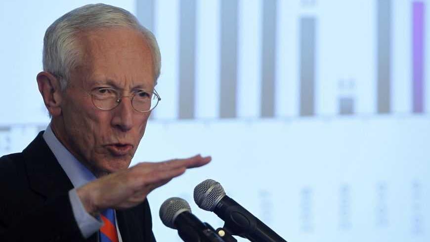 Bank of Israel Governor Stanley Fischer speaks during a news conference in Jerusalem November 15, 2011. Israel's economy is in a relatively good situation but the central bank is ready to lower interest rates further if growth is less than expected as a result of a deterioration in advanced economies, Fischer said on Tuesday. REUTERS/Baz Ratner (JERUSALEM - Tags: BUSINESS)