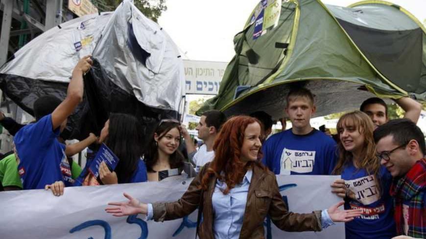 Labour party candidate Stav Shaffir (C) stands with supporters during a mock election at a high school in Ramat Gan near Tel Aviv December 6, 2012. The leaders of a grassroots social protest movement that swept Israel in 2011, one of them Shaffir, have shot to the top of a rejuvenated Labour party that polls say will at least double its power in a Jan. 22 general election that Prime Minister Benjamin Netanyahu's right-wing Likud is forecast to win. Picture taken December 6, 2012.  REUTERS/Amir Cohen (ISRAEL