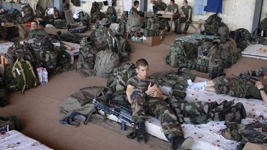 A French soldiers lies on his mattress in a hangar at the Malian army air base in Bamako January 14, 2013. France, which has poured hundreds of troops into the capital Bamako in recent days, carried out more air raids on Monday in the vast desert area seized last year by an Islamist alliance grouping al Qaeda's north African wing AQIM alongside Mali's home-grown MUJWA and Ansar Dine militant groups. REUTERS/Joe Penney (MALI - Tags: POLITICS MILITARY CONFLICT)