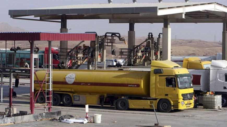 Tanker trucks wait to be loaded at Taq Taq oil field in Arbil at the semi-autonomous Kurdistan region of northern Iraq, about 350 km (220 miles) north of Baghdad, September, 5, 2012. To match Analysis IRAQ-OIL-KURDISTAN/ REUTERS/Azad Lashkari (IRAQ - Tags : - Tags: ENERGY BUSINESS POLITICS)
