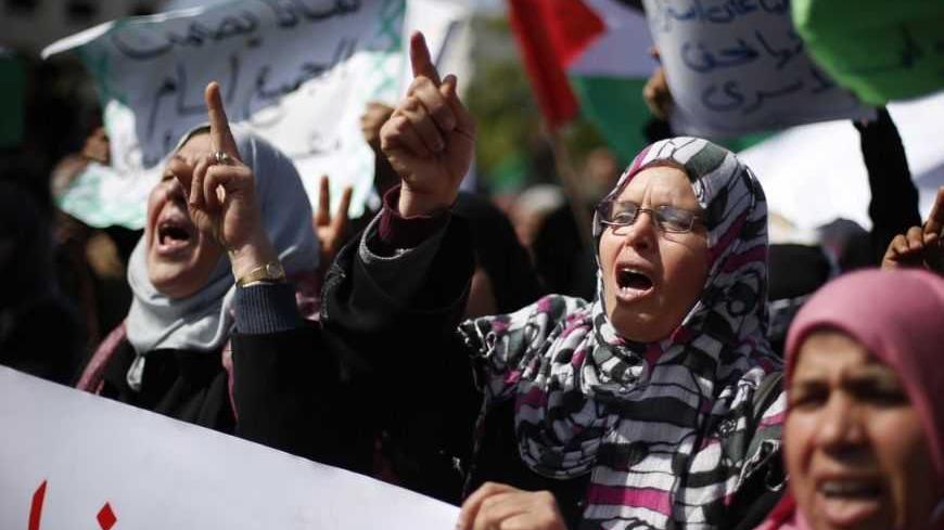 Palestinian women take part in a protest against the death of a Palestinian detainee in an Israeli jail, in Gaza City February 24, 2013. Palestinian officials on Saturday demanded an international investigation into the death of a Palestinian detainee who died in an Israeli jail hours earlier. A spokeswoman for Israel's Prison Authority said that the detainee, 30-year-old Arafat Jaradat, had apparently died of cardiac arrest. An emergency service team had tried to resuscitate him but failed, she said. REUTE