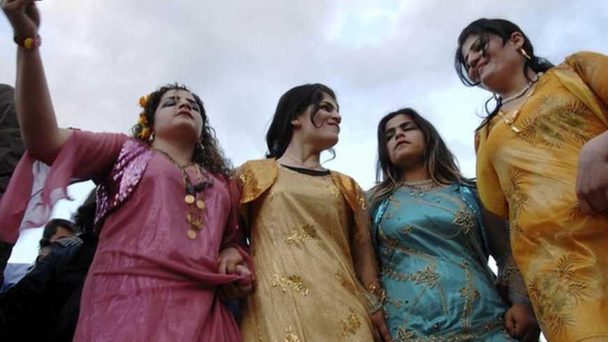 Iraqi Kurdish girls celebrate Newroz Day, a festival marking spring and the new year, in Sulaimaniya, 260 km (160 miles) northeast of Baghdad, March 20, 2010. Newroz Day is also celebrated in other countries, including Turkey, Azerbaijan, Iran, Afghanistan and Tajikistan. Picture taken March 20, 2010.   REUTERS/Jamal Penjweny (IRAQ - Tags: SOCIETY) - RTR2BVQ2