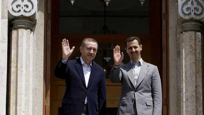 Turkey's Prime Minster Recep Tayyip Erdogan (L) and Syria's President Bashar al-Assad greets members of the media at Ciragan Palace in Istanbul May 9, 2010. REUTERS/Ibrahim Usta/Pool   (TURKEY - Tags: POLITICS) - RTR2DNJR