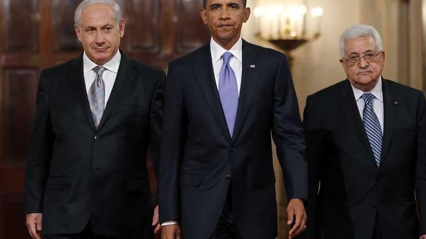 U.S. President Barack Obama arrives with Israeli Prime Minister Benjamin Netanyahu (L) and Palestinian President Mahmoud Abbas (R) to make a statement on Middle East Peace talks in the East Room of the White House in Washington September 1, 2010.     REUTERS/Jason Reed (UNITED STATES - Tags: POLITICS IMAGES OF THE DAY) - RTR2HTEC