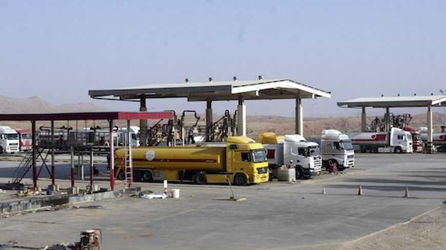 Tanker trucks wait to be loaded at Taq Taq oil field in Arbil at the semi-autonomous Kurdistan region of northern Iraq, about 350 km (220 miles) north of Baghdad, September, 5, 2012. To match Analysis IRAQ-OIL-KURDISTAN/ REUTERS/Azad Lashkari (IRAQ - Tags : - Tags: ENERGY BUSINESS POLITICS) - RTR37KB7