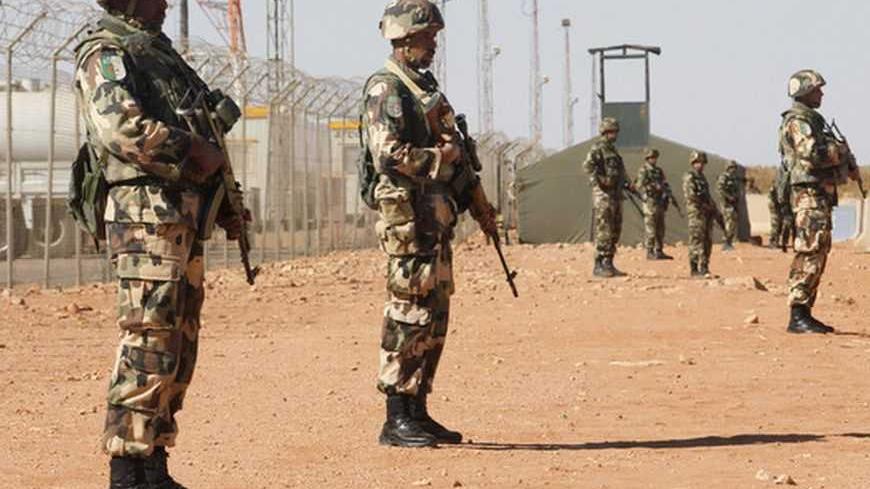 Algerian soldiers are seen at the Tiguentourine Gas Plant in In Amenas, 1600 km (994 miles) southeast of Algiers, January 31, 2013. REUTERS/Louafi Larbi (ALGERIA - Tags: MILITARY POLITICS CRIME LAW) - RTR3D784