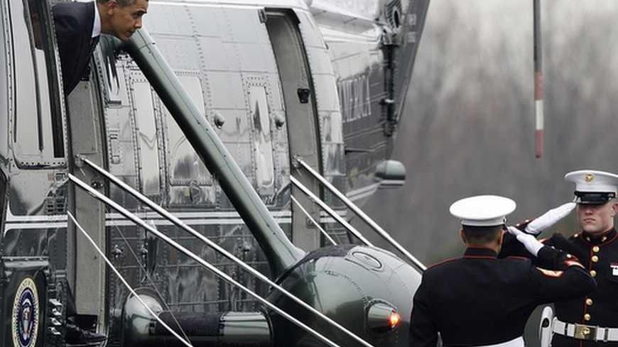 U.S. President Barack Obama arrives via Marine One at Leesburg Executive Airport to delivers remarks nearby at the House Democratic Issues Conference, in Leesburg, Virginia, February 7, 2013.  REUTERS/Jonathan Ernst    (UNITED STATES - Tags: POLITICS) - RTR3DGQT