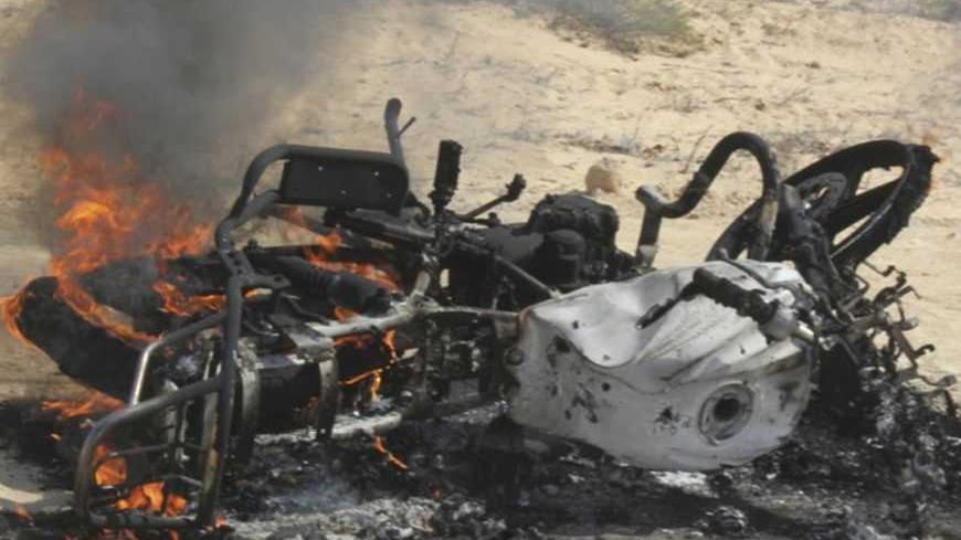 A vehicle burns after a firefight between Egyptian security forces and suspected militants at the al-Goura settlement in Egypt's north Sinai region, about 15 km (10 miles) from the border with Israel, August 12, 2012. Egyptian troops killed as many as six Islamist militants after storming their hideout at the settlement near the isolated border with Israel on Sunday, security sources and eyewitnesses said.  REUTERS/Stringer (EGYPT - Tags: CIVIL UNREST POLITICS CONFLICT) - RTR36RYG