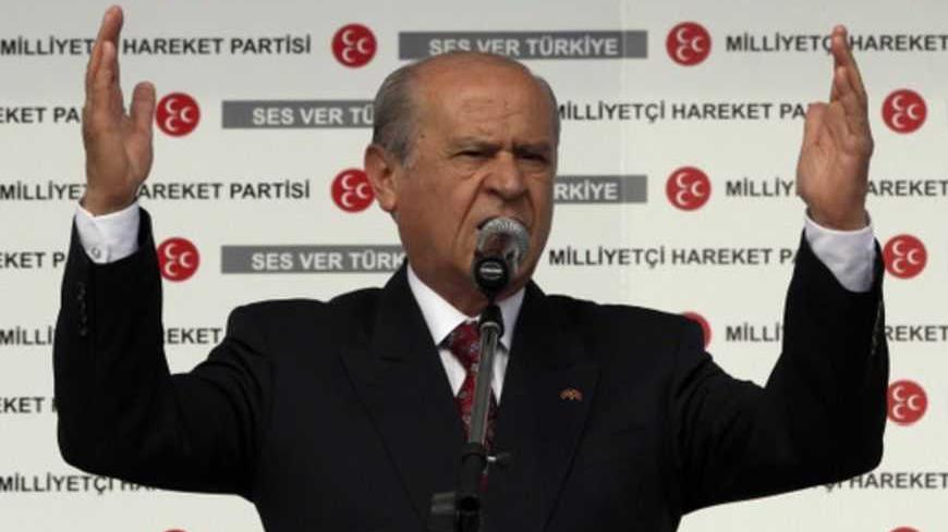 Nationalist Movement Party (MHP) leader Devlet Bahceli addresses his supporters during an election rally in Istanbul, May 29, 2011. Turkey will hold parliamentary elections on June 12. REUTERS/Osman Orsal (TURKEY - Tags: ELECTIONS POLITICS) - RTR2N1VX