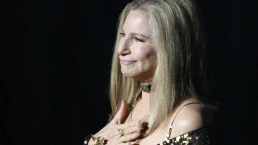 Barbra Streisand accepts the applause after performing the song "Memories" from the film "The Way We Were" at the 85th Academy Awards in Hollywood, California February 24, 2013.     REUTERS/Mario Anzuoni (UNITED STATES TAGS:ENTERTAINMENT)  (OSCARS-SHOW) - RTR3E946