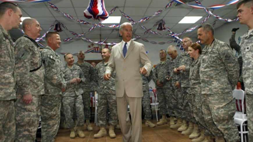 U.S. Vice President Joe Biden talks with soldiers at Camp Victory on the outskirts of Baghdad, July 4, 2009. Biden met U.S. troops preparing to mark their Independence Day holiday on Saturday, on the third day of a visit he has used to urge Iraqi politicians to do more to reconcile rival factions. REUTERS/Khalid Mohammed/Pool (IRAQ CONFLICT POLITICS MILITARY ANNIVERSARY IMAGES OF THE DAY) - RTR25B7I