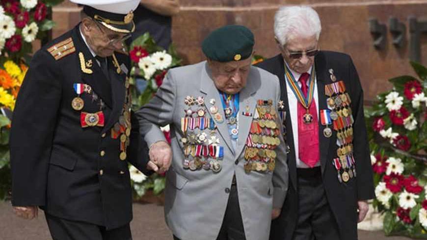 World War Two veterans return to their seats after laying a wreath during a ceremony marking Israel's annual day of Holocaust remembrance, at Yad Vashem in Jerusalem April 8, 2013. Israel on Monday commemorates the six million Jews killed by the Nazis in the Holocaust during World War Two. REUTERS/Ronen Zvulun (JERUSALEM - Tags: POLITICS ANNIVERSARY CONFLICT) - RTXYD5G