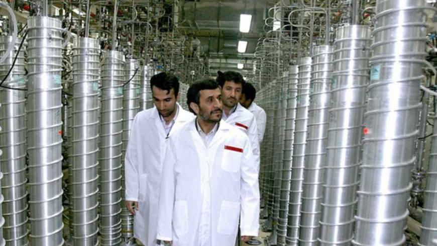 Iranian President Mahmoud Ahmadinejad visits the Natanz nuclear enrichment facility, 350 km (217 miles) south of Tehran, April 8, 2008. Iran has begun installing 6,000 new centrifuges at its uranium enrichment plant, Ahmadinejad said on Tuesday, defying the West which fears Tehran is trying to build nuclear bombs. Picture taken on April 8, 2008. REUTERS/Presidential official website/Handout (IRAN).  FOR EDITORIAL USE ONLY. NOT FOR SALE FOR MARKETING OR ADVERTISING CAMPAIGNS. - RTR1Z9PX