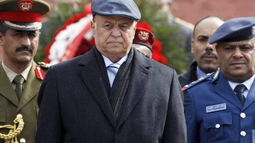 Yemen's President Abd-Rabbu Mansour Hadi (C) watches honour guards pass by after a wreath laying ceremony at the Tomb of the Unknown Soldier near Moscow's Kremlin walls, April 2, 2013. REUTERS/Sergei Karpukhin (RUSSIA  - Tags: POLITICS) - RTXY5JA
