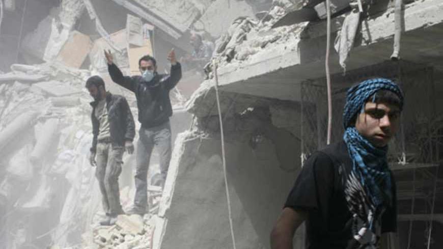 People search for survivors in the rubble in a damaged area, what activists said was a result of an airstrike by the Syrian regime, in Al-Sukkari neighborhood in Aleppo April 7, 2013. REUTERS/Aref Hretani (SYRIA - Tags: POLITICS CIVIL UNREST CONFLICT) - RTXYC1U