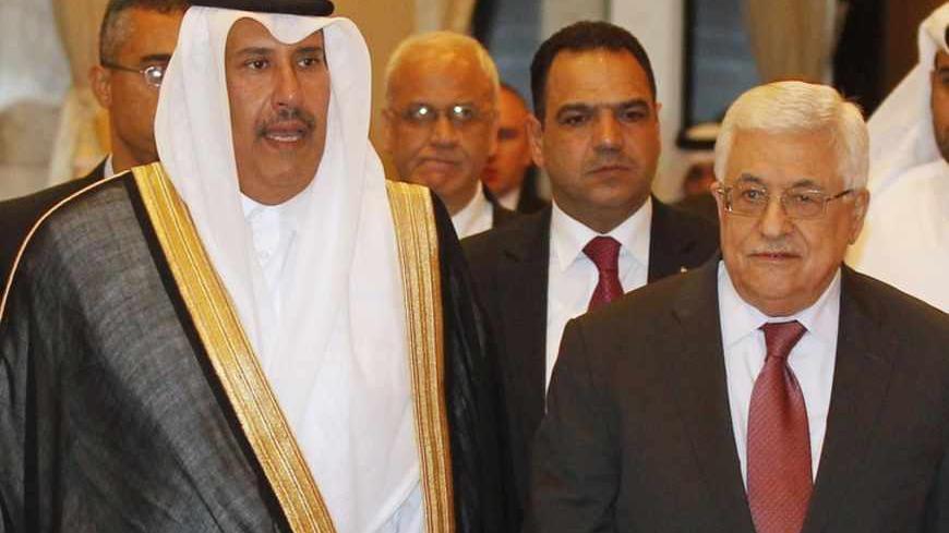 Palestinian President Mahmoud Abbas (front R) and Qatar's Prime Minister Hamad bin Jassim bin Jabr Al-Thani arrive at a meeting of the Arab Peace Initiative Committee in Doha April 8, 2013. REUTERS/Mohammed Dabbous (QATAR - Tags: POLITICS) - RTXYDPI