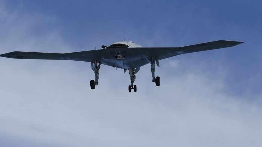 An X-47B pilot-less drone combat aircraft is launched for the first time off an aircraft carrier, the USS George H. W. Bush, in the Atlantic Ocean off the coast of Virginia, May 14, 2013. The U.S. Navy made aviation history on Tuesday by catapulting an unmanned jet off an aircraft carrier for the first time, testing a long-range, stealthy, bat-winged plane that represents a jump forward in drone technology.   REUTERS/Jason Reed    (UNITED STATES - Tags: MILITARY SCIENCE TECHNOLOGY) - RTXZMEY