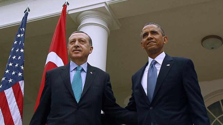 Turkish Prime Minister Recep Tayyip Erdogan (L) and U.S. President Barack Obama (R) arrive for a joint news conference in the White House Rose Garden in Washington, May 16, 2013.   REUTERS/Kevin Lamarque (UNITED STATES  - Tags: POLITICS)   - RTXZPHQ