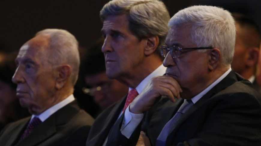 U.S. Secretary of State John Kerry (C) is joined by Israeli President Shimon Peres (L) and Palestinian President Mahmoud Abbas at the World Economic Forum on the Middle East and North Africa at the King Hussein Convention Centre, at the Dead Sea May 26, 2013.  REUTERS/Jim Young  (JORDAN - Tags: POLITICS BUSINESS) - RTX101SB