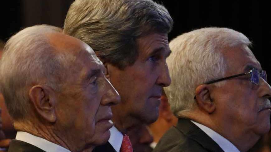 U.S. Secretary of State John Kerry (C) is joined by Israeli President Shimon Peres (L) and Palestinian President Mahmoud Abbas at the World Economic Forum on the Middle East and North Africa at the King Hussein Convention Centre, at the Dead Sea May 26, 2013.  REUTERS/Jim Young  (JORDAN - Tags: POLITICS BUSINESS) - RTX101SF