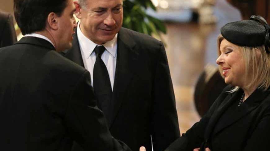 Israel's Prime Minister Benjamin Netanyahu (C) and his wife Sara (R) are greeted by opposition Labour party leader Ed Miliband (L) during the funeral service of former British prime minister Margaret Thatcher at St Paul's Cathedral in London April 17, 2013. Thatcher, who was Conservative prime minister between 1979 and 1990, died on April 8 at the age of 87. Reuters/Christopher Furlong/Pool (BRITAIN  - Tags: POLITICS OBITUARY SOCIETY)   - RTXYOU0