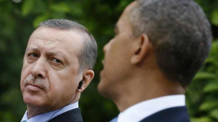 Turkish Prime Minister Recep Tayyip Erdogan (L) listens as U.S. President Barack Obama (R) addresses a joint news conference in the White House Rose Garden in Washington, May 16, 2013.   REUTERS/Kevin Lamarque (UNITED STATES  - Tags: POLITICS)   - RTXZPBL