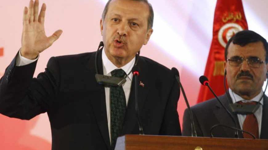 Turkish Prime Minister Recep Tayyip Erdogan (L) speaks next to his Tunisian counterpart Ali Larayedh during a news conference in Tunis June 6, 2013. REUTERS/Zoubeir Souissi (TUNISIA - Tags: POLITICS) - RTX10DY9