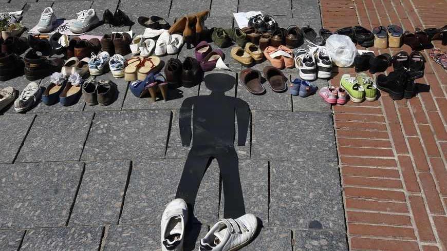 Shoes are laid out on the ground in memory of protesters killed and injured in recent clashes near Taksim Square in Istanbul June 19, 2013. Turkey's deputy prime minister said on Wednesday he had no objection to silent anti-government protests inspired by a symbolic "Standing Man" vigil, comments that could help draw the sting out of three weeks of often violent demonstrations.  REUTERS/Marko Djurica (TURKEY - Tags: CIVIL UNREST POLITICS) - RTX10TMN