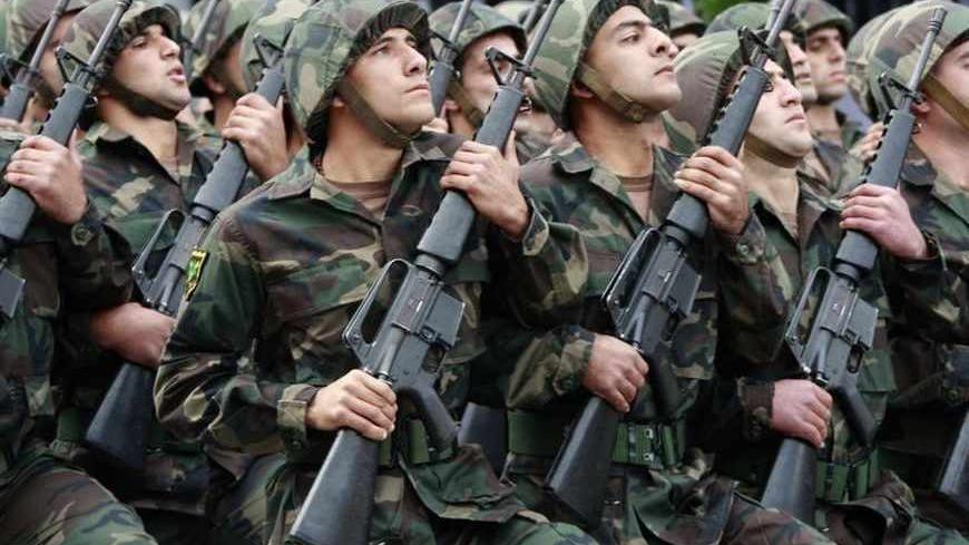 Lebanese army soldiers march during a military parade to celebrate the 65th anniversary of Lebanon's independence day in downtown Beirut November 22,2008.      REUTERS/Jamal Saidi      (LEBANON) - RTXAUII