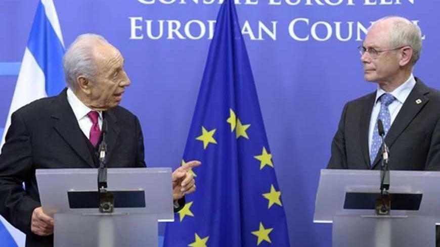 Israel's President Shimon Peres (L) talks during a joint news conference with European Council President Herman Van Rompuy after a meeting at the EU Council in Brussels March 6, 2013.          REUTERS/Eric Vidal                       (BELGIUM - Tags: POLITICS) - RTR3ENQR