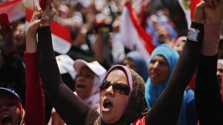 Protesters opposing Egyptian President Mohamed Mursi take part in protest, demanding that he resign, at Tahrir Square in Cairo July 2, 2013.  Egypt's army reprised its role as hero in a new act of the country's political drama on Monday with a move celebrated by protesters as a decisive blow against an unpopular president just two and half years after the military unseated his predecessor. REUTERS/Suhaib Salem (EGYPT - Tags: CIVIL UNREST POLITICS) - RTX119YK