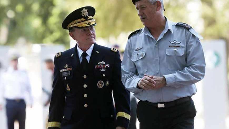 Israel's armed forces chief Major-General Benny Gantz (R) speaks to U.S. Chairman of the Joint Chiefs of Staff, General Martin Dempsey before an honour guard ceremony at the Defence Ministry in Tel Aviv August 13, 2013. REUTERS/Nir Elias (ISRAEL - Tags: POLITICS MILITARY) - RTX12JHT