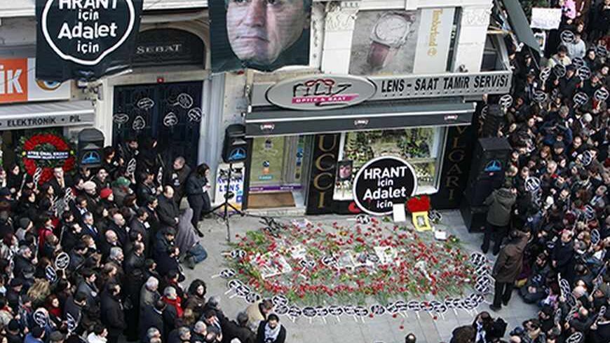 Protesters gather in front of the office of the Agos newspaper during a demonstration in Istanbul January 19, 2009, to mark the second anniversary of the killing of Turkish Armenian editor Hrant Dink.  REUTERS/Osman Orsal (TURKEY) - RTR23LJK