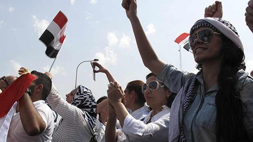 Protesters demand that the pensions of parliamentarians be cancelled during a demonstration in Baghdad, August 31, 2013. REUTERS/Thaier al-Sudani (IRAQ - Tags - Tags: POLITICS BUSINESS EMPLOYMENT SOCIETY CIVIL UNREST) - RTX132E8