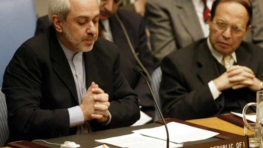 Iran's ambassador to the United Nations M. Javad Zarif (L) addresses
the United Nations Security Council on the issues of weapons
inspections and possible war in Iraq, as Iraq's ambassador Mohammed
Aldouri listens February 18, 2003 in New York. Iraq's neighbors called
on the world Tuesday to prevent a disastrous war in the Middle East,
saying continued U.N. arms inspections should replace military action
in Iraq. REUTERS/Bernie Nunez

RFS - RTRIJVM