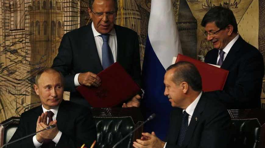 Russia's President Vladimir Putin (L) and Turkey's Prime Minister Tayyip Erdogan (2nd R), with Foreign Ministers Sergei Lavrov of Russia (2nd L) and Ahmet Davutoglu of Turkey (R) in the background, applaud during a signing ceremony in Istanbul December 3, 2012. REUTERS/Murad Sezer (TURKEY - Tags: POLITICS) - RTR3B64Z