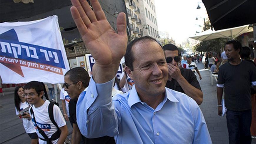 Jerusalem Mayor Nir Barkat waves as he campaigns for mayoral elections in Jerusalem October 22, 2013. REUTERS/Ronen Zvulun (JERUSALEM - Tags: POLITICS ELECTIONS) - RTX14JPP