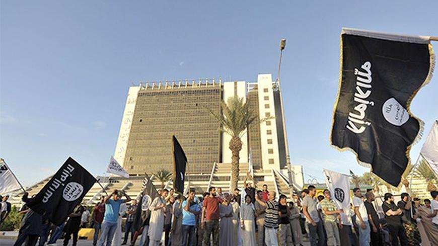 Protesters take part in a demonstration against the capture of Nazih al-Ragye, in Benghazi October 7, 2013. An elite U.S. interrogation team is questioning the senior al Qaeda figure, better known by the cover name Abu Anas al-Liby, who was seized by special operations forces in Libya and then whisked onto a Navy ship in the Mediterranean Sea, U.S. officials said on Monday.    REUTERS/Esam Omran Al-Fetori    (LIBYA - Tags: POLITICS CIVIL UNREST) - RTX1430J