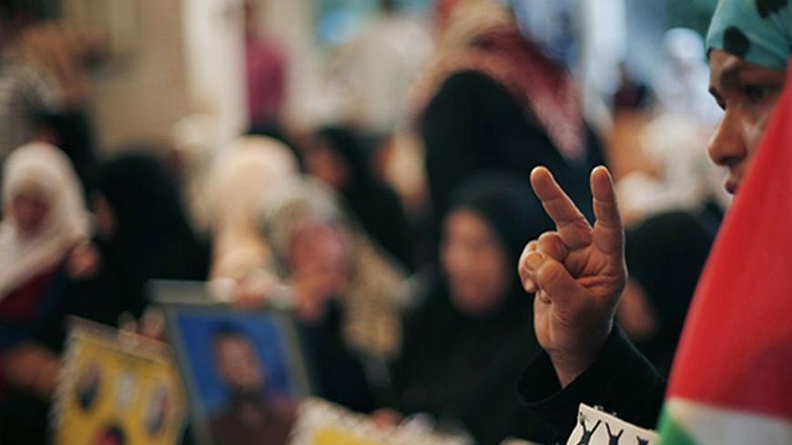 A Palestinian woman gestures during a protest demanding the release of all Palestinian prisoners held in Israeli jails, in Gaza City October 28, 2013. Israel is to release 26 Palestinian prisoners in the second stage of a deal brokered by the U.S. in July that brought about the resumption of peace talks. REUTERS/Suhaib Salem (GAZA - Tags: POLITICS CIVIL UNREST CONFLICT) - RTX14R47