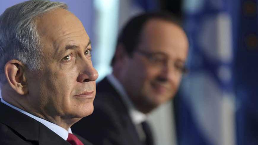 French President Francois Hollande and Israel's Prime Minister Benjamin Netanyahu (L) listen to speeches during the second edition of the Israel-France innovation day in Tel Aviv, November 19, 2013.    REUTERS/Philippe Wojazer (ISRAEL  - Tags: POLITICS) - RTX15JYG
