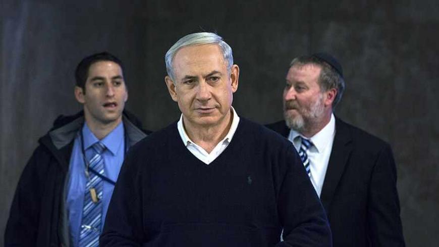 Israel's Prime Minister Benjamin Netanyahu arrives to the weekly cabinet meeting in Jerusalem December 15, 2013. REUTER/ Baz Ratner (JERUSALEM - Tags: POLITICS) - RTX16JPQ