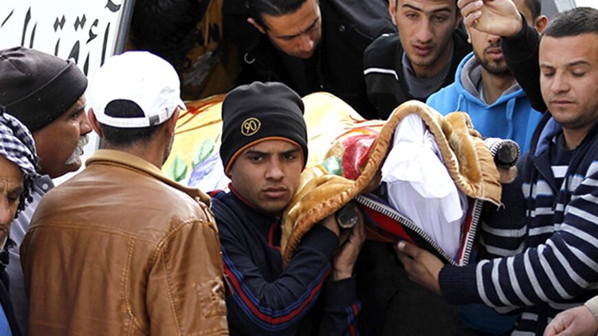 Bedouins carry the body of Salah Abu Latif during his funeral in the Bedouin town of Rahat in southern Israel December 25, 2013. A Gaza sniper shot dead Latif over the border on Tuesday and Israel hit back with air strikes on two Hamas training camps which hospital officials said killed a Palestinian girl near one of the targets. REUTERS/Baz Ratner (ISRAEL - Tags: POLITICS OBITUARY) - RTX16TRK