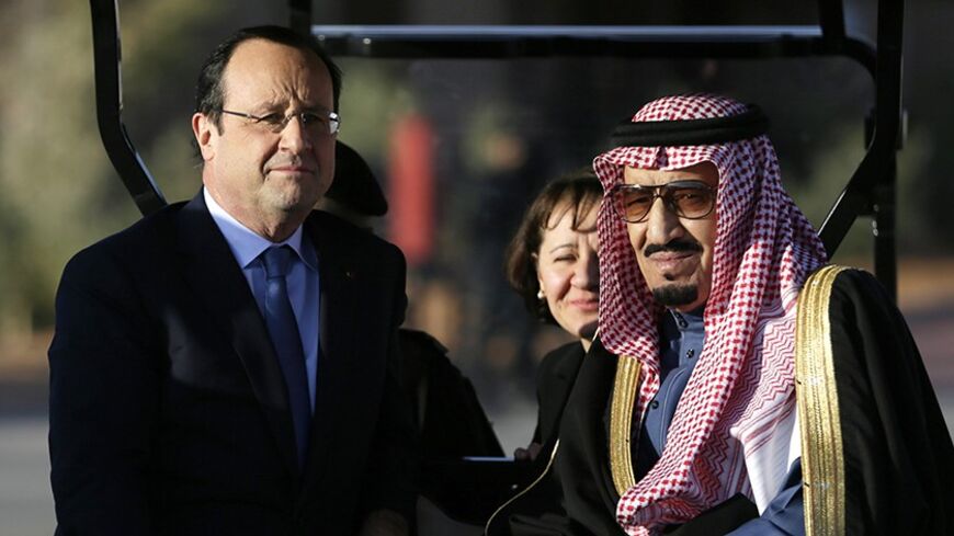 Saudi Arabia's Prince Salman Bin Abdulaziz Al Saoud (R) welcomes French President Francois Hollande (L) at the Saudi Royal palace in Riyadh December 29, 2013. REUTERS/Kenzo Tribouillard/Pool (SAUDI ARABIA - Tags: POLITICS ROYALS) - RTX16WSG