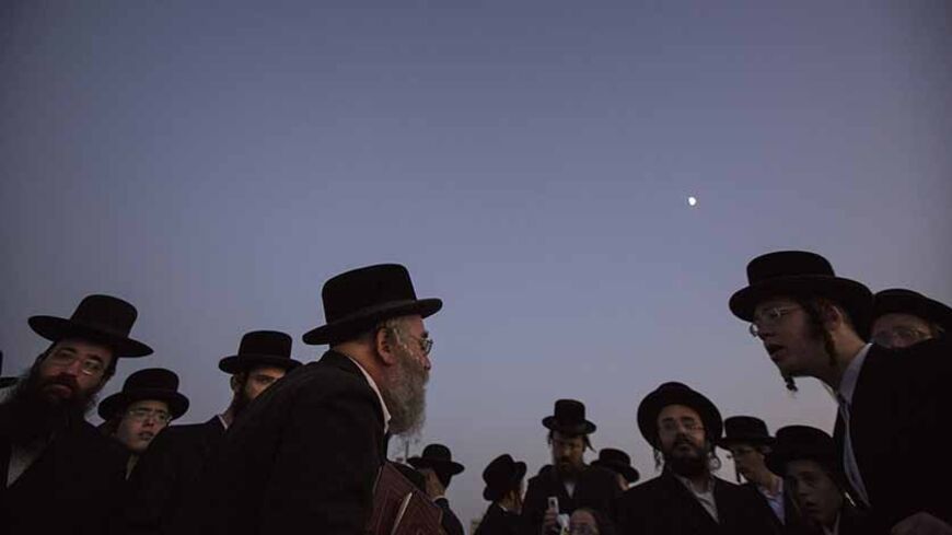 Ultra-Orthodox Jewish men take part in the Tashlich ritual near the shore of the Mediterranean Sea in the southern city of Ashdod September 12, 2013, ahead of Yom Kippur, the Jewish Day of Atonement, which starts at sundown Friday. Tashlich is a ritual of casting away sins of the past year into the water. REUTERS/Amir Cohen (ISRAEL - Tags: RELIGION) - RTX13J3K