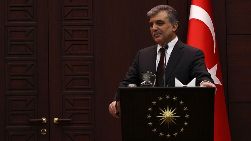 France's President Francois Hollande and his Turkish counterpart Abdullah Gul (R) address the media at the Presidential Palace in Ankara January 27, 2014. REUTERS/Umit Bektas (TURKEY - Tags: POLITICS) - RTX17X3C