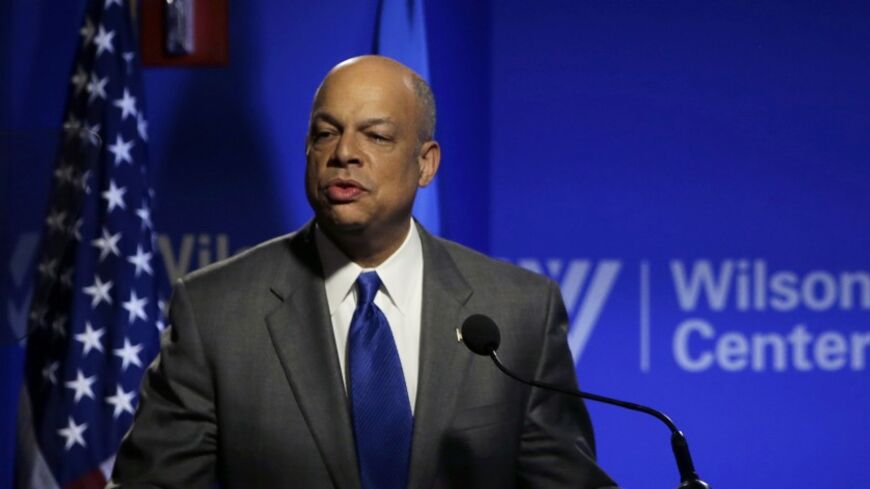 Department of Homeland Security Secretary Jeh Johnson delivers a speech in Washington February 7, 2014.    REUTERS/Gary Cameron  (UNITED STATES - Tags: POLITICS MILITARY CRIME LAW) - RTX18D33