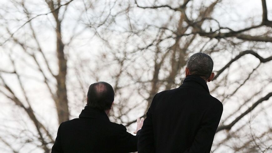 U.S. President Barack Obama (R) and French President Francois Hollande tour the Virginia residence of Thomas Jeffson at Monticello in Charlottesville, February 10, 2014. Jefferson was one of the United States' earliest envoys to France. 
 REUTERS/Larry Downing   (UNITED STATES - Tags: POLITICS) - RTX18K8D