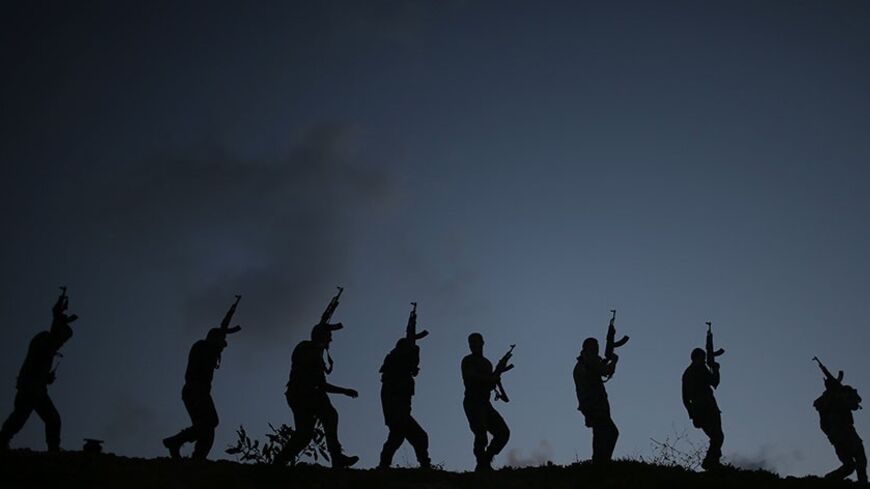Palestinian Hamas militants march during a training exercise in Gaza February 17, 2014. REUTERS/Mohammed Salem (GAZA - Tags: POLITICS CIVIL UNREST) - RTX18ZRL