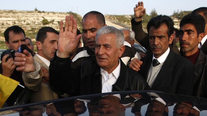 Senior Fatah leader Abbas Zaki (C) waves after his release from Ofer prison near the West Bank city of Ramallah April 1, 2010. Zaki was arrested earlier this week along with about 10 other demonstrators after they stormed into a checkpoint in the West Bank town of Bethlehem during a protest by Palestinian, Israeli and international activists against Israeli army restrictions on Palestinian movement preventing them from entering Jerusalem. REUTERS/Mohamad Torokman (WEST BANK - Tags: POLITICS) - RTR2CC0X