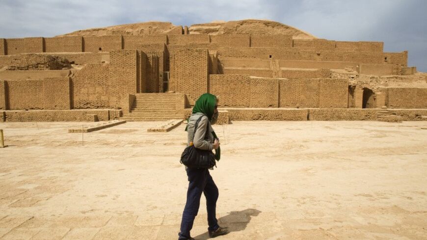 A tourist visits the the Chogha Zanbil Ziggurat near Susa, in Khuzestan province, southwestern Iran September 29, 2011. Picture taken September 29, 2011. REUTERS/Raheb Homavandi  (IRAN - Tags: SOCIETY TRAVEL) - RTR2S198